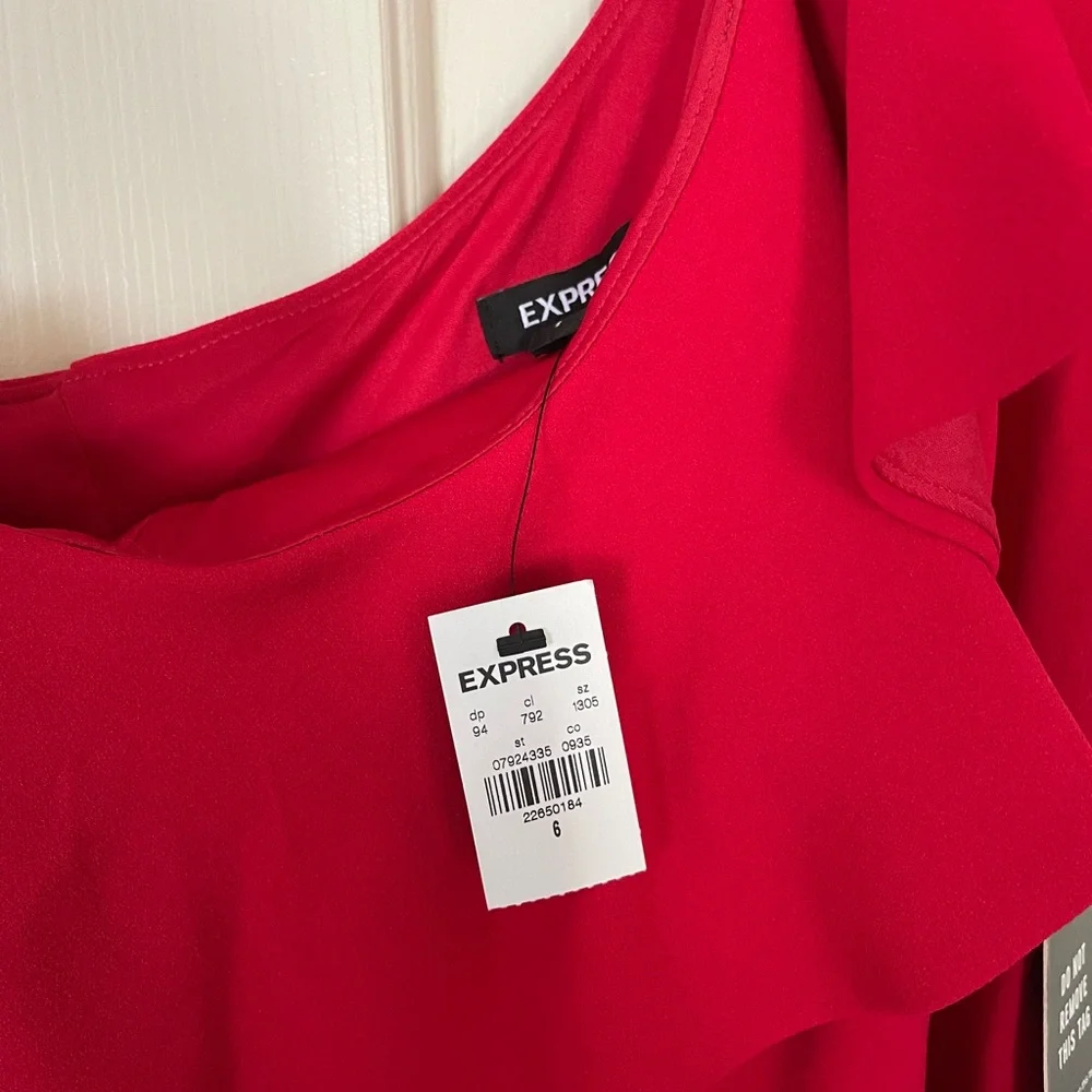 Express One-Shoulder jumpsuit - Picture 3 of 4